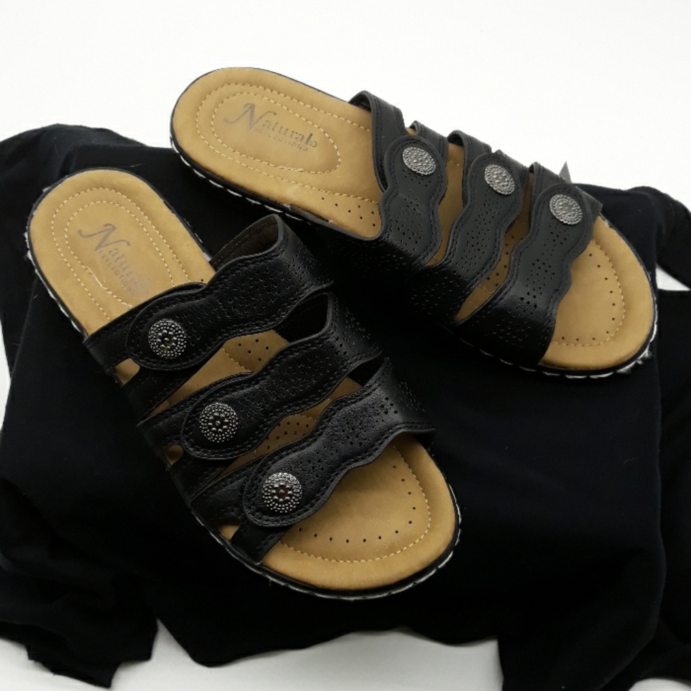 BLACK SANDALS